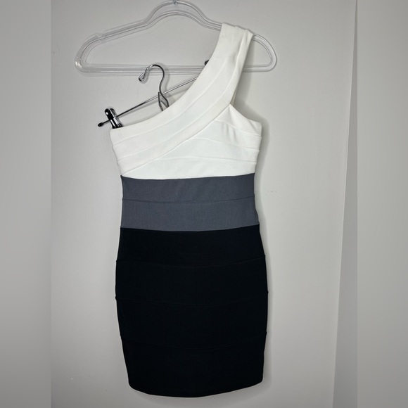 TRIXXI color block, black, gray, white one shoulder dress. Size - Medium. - Picture 2 of 4
